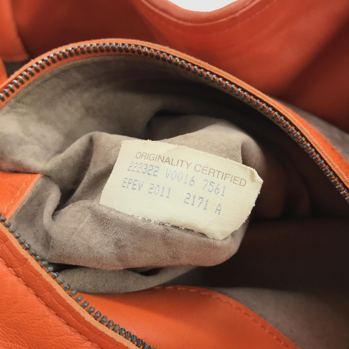 Bottega veneta intrecciato leather hobo bag in orange